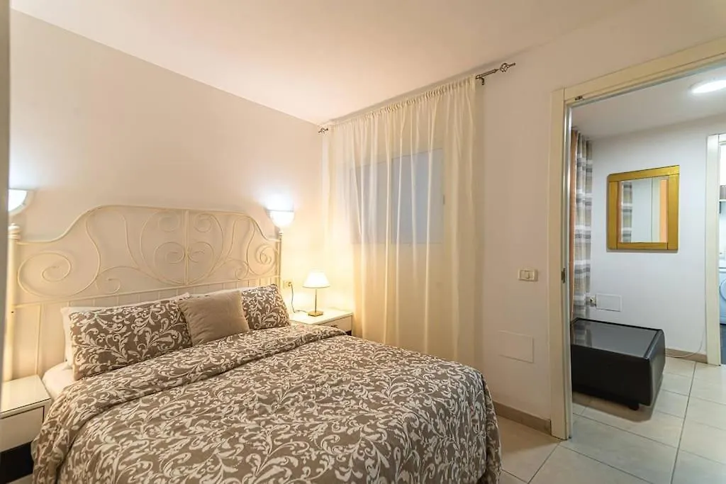 As De Casas - Los Cristianos Steps From The Sea Apartment Arona
